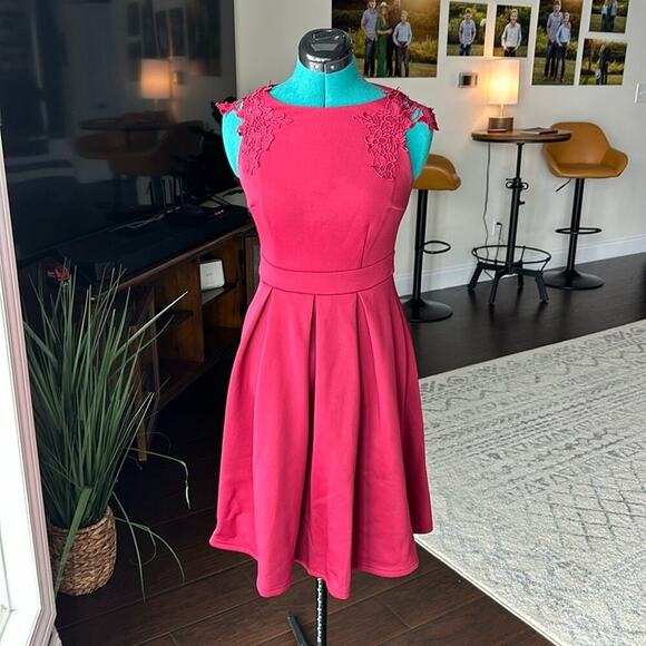 Merlot deep red cocktail dress with lace details size small - Picture 2 of 10